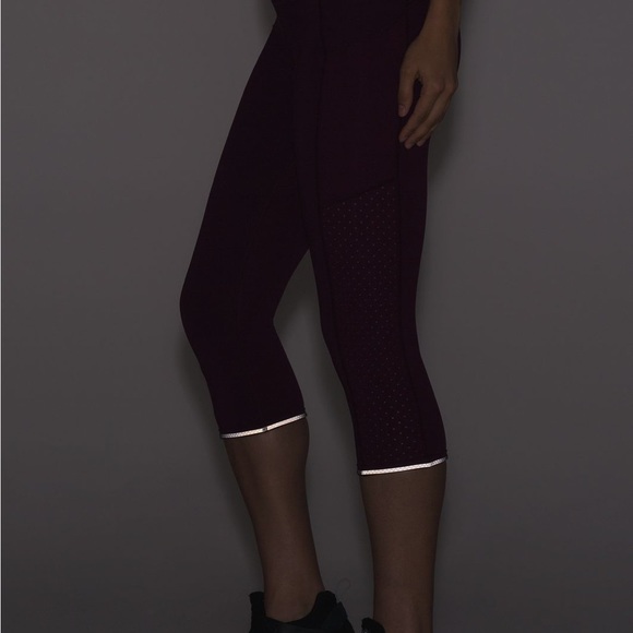 Lululemon Athletica Marvel Dark Pink Mind Over Miles Crop 17” Leggings size 4 - Picture 4 of 16